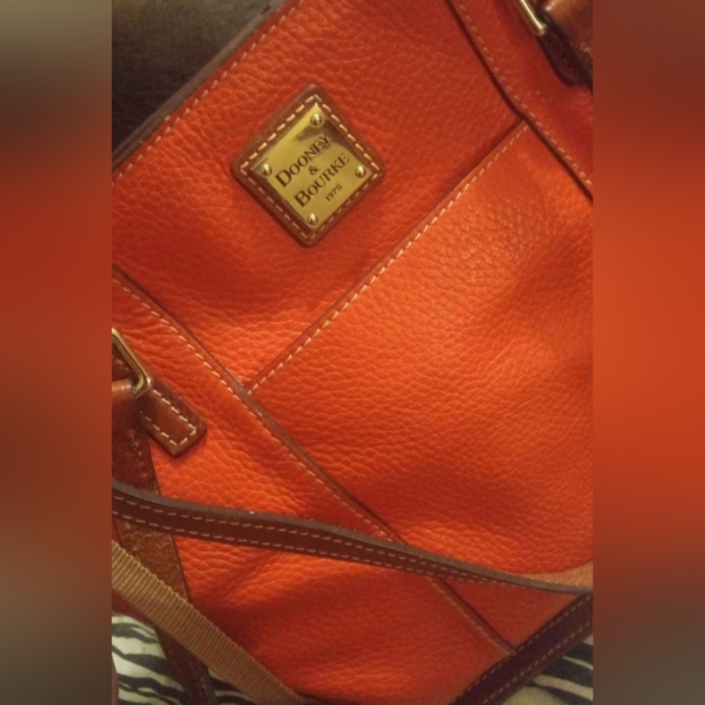 Dooney & Bourke lexington shopper